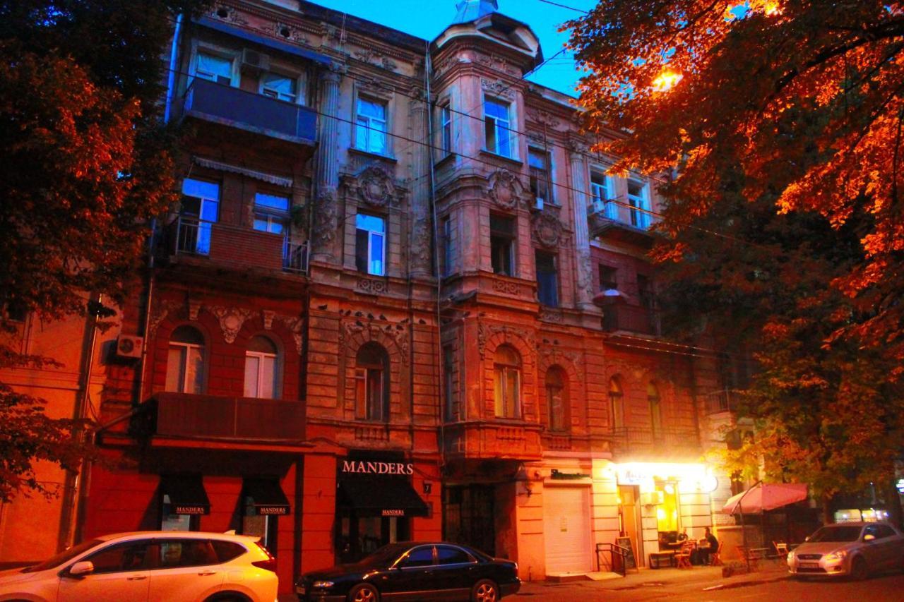 Студія З Балконом В Кварталі Від Дерибасівської Світло 24 На 7 Odessa Dış mekan fotoğraf